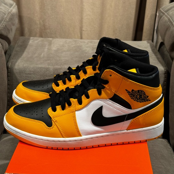 Jordan 1 Mid - Picture 6 of 9